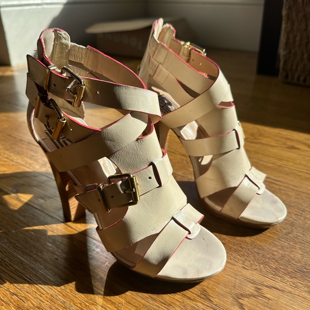 Pour La Victoire Vanna Heels